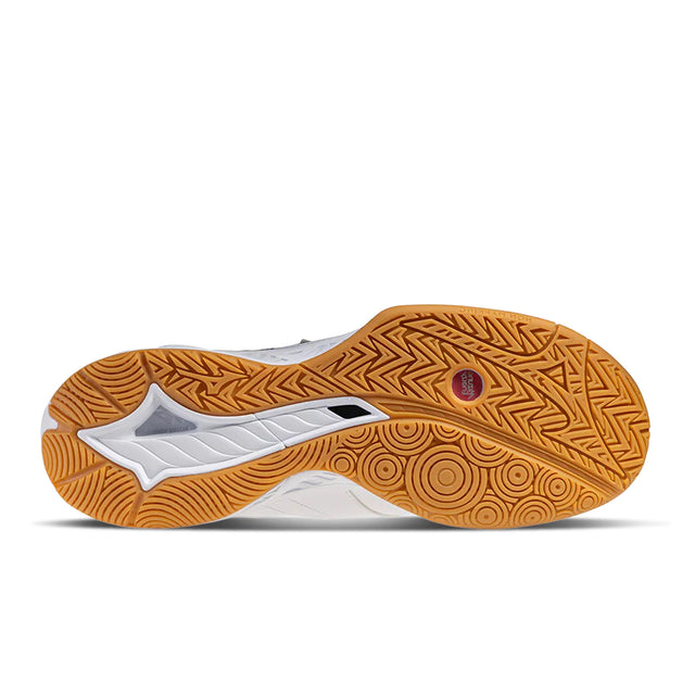 Mizuno Wave Fang St 235