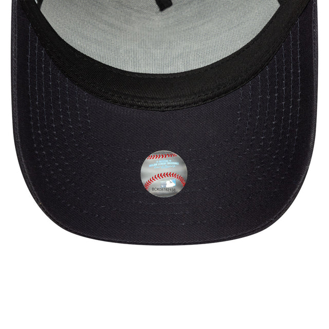 New Era New York Yankees Team Outline Navy 9FORTY E-Frame Trucker Adjustable Cap